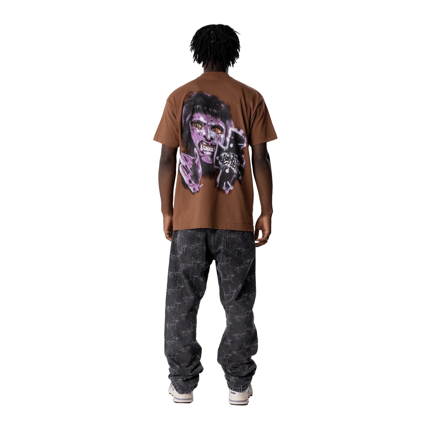 TEE SCARING THE EVIL BROWN - Four Street