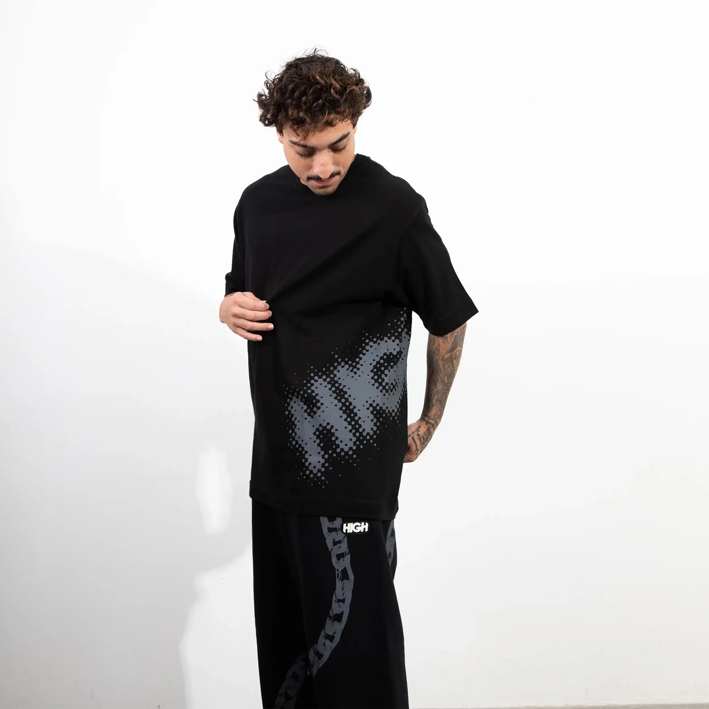 Tee Halftone Black - Four Street