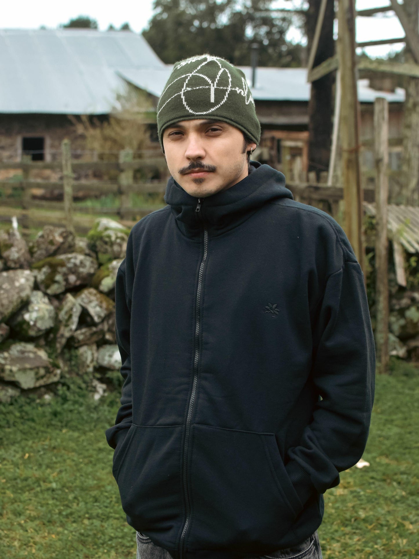 Casaco Moletom Sometimes Preto