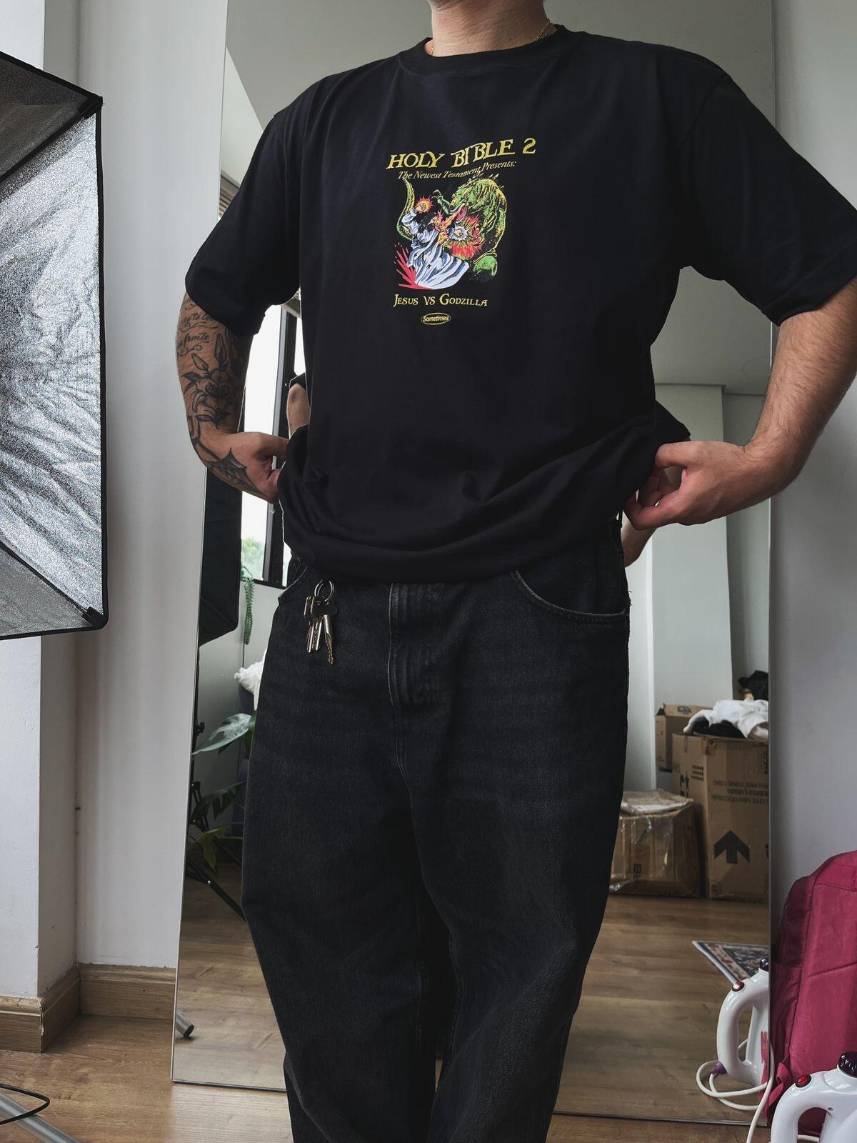 Camiseta Jesus vs Godzilla
