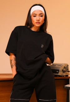 Camiseta streetwear Minimalista Prison Logo Preta