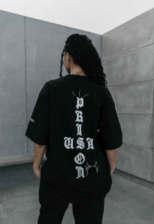 Camiseta Oversized Vertical Gothic Prison