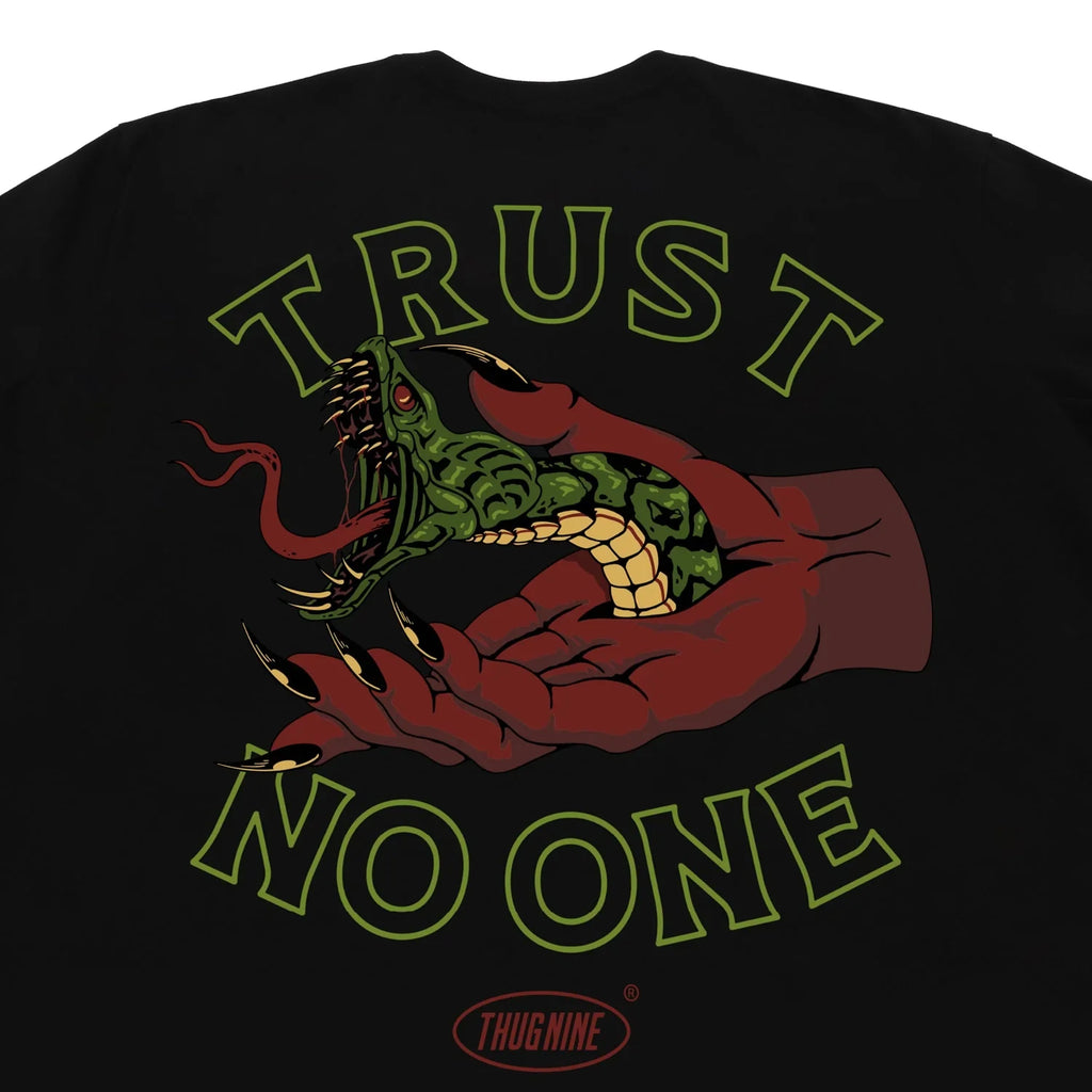 CAMISETA TRUST NO ONE - Four Street