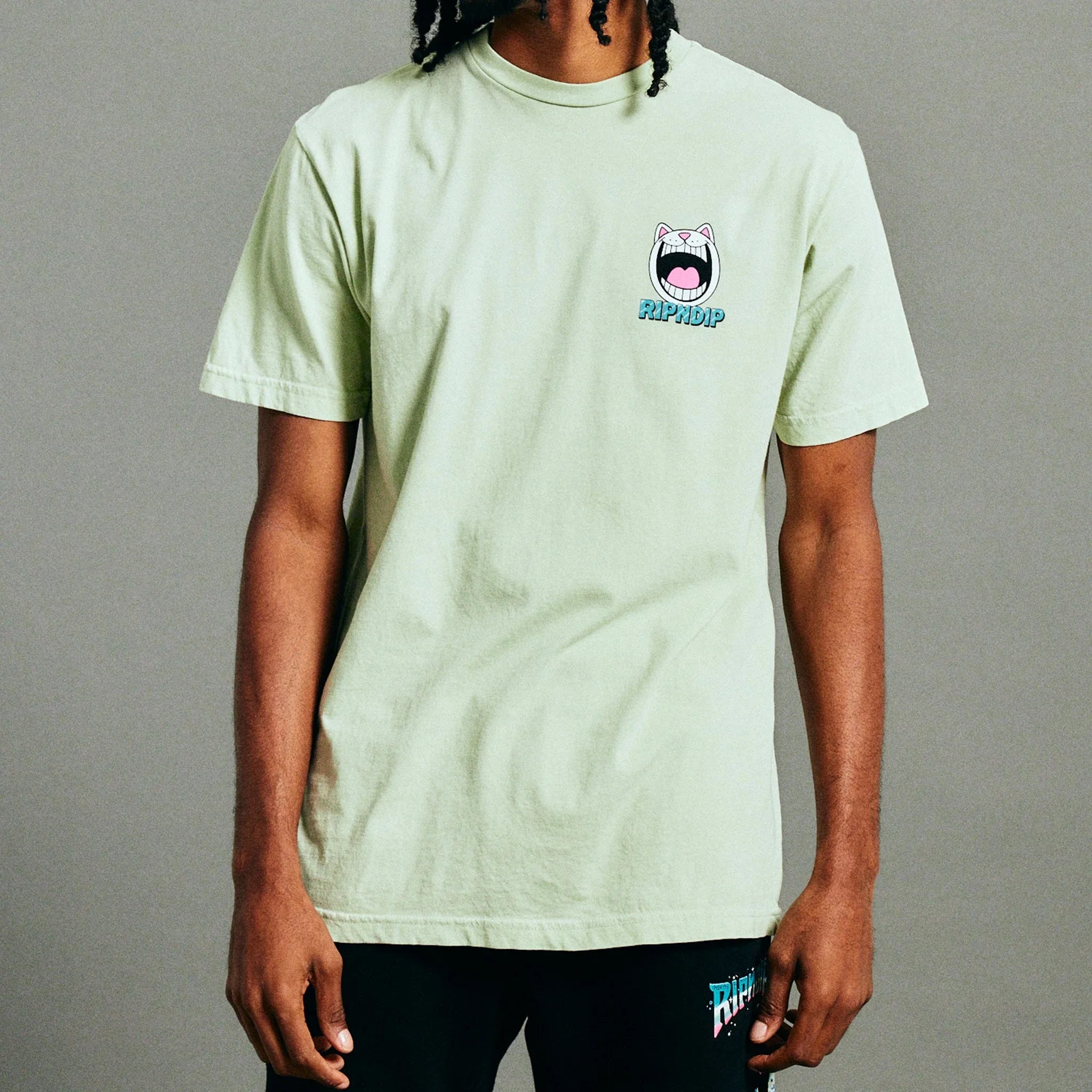 Feline Fine Tee (Sage) - Camiseta - Four Street