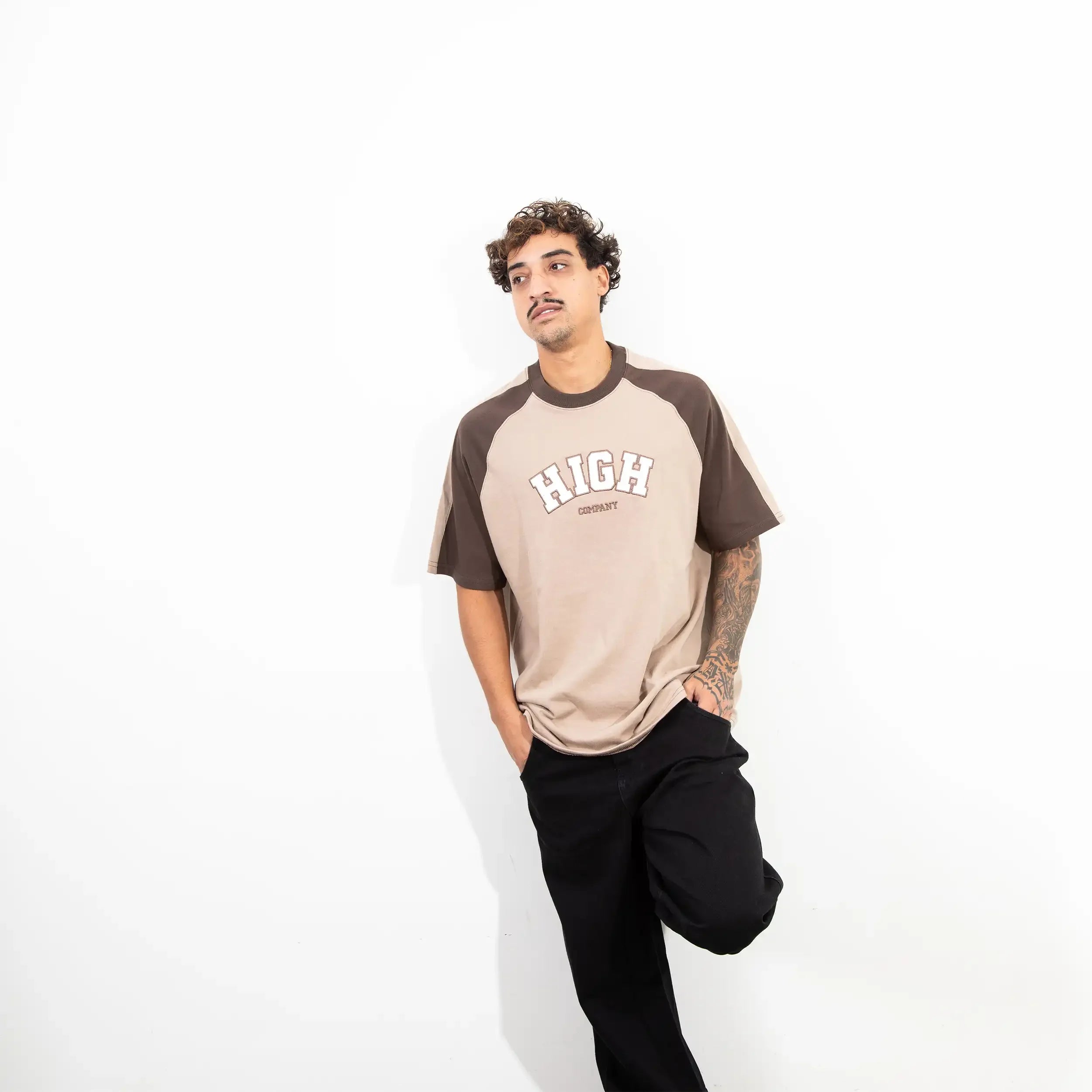 College Tee Beige - Four Street