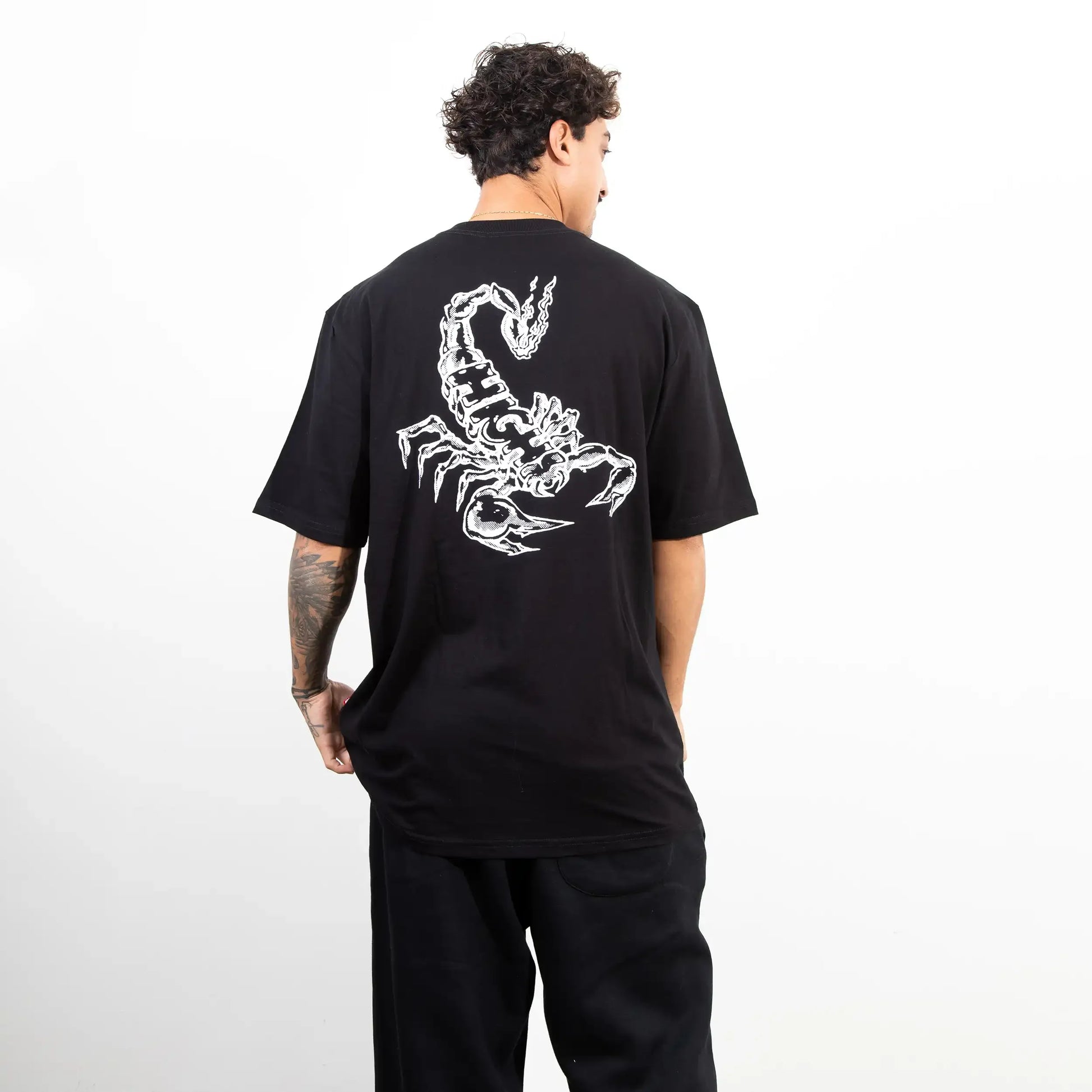 Tee Scorpion Black - Four Street