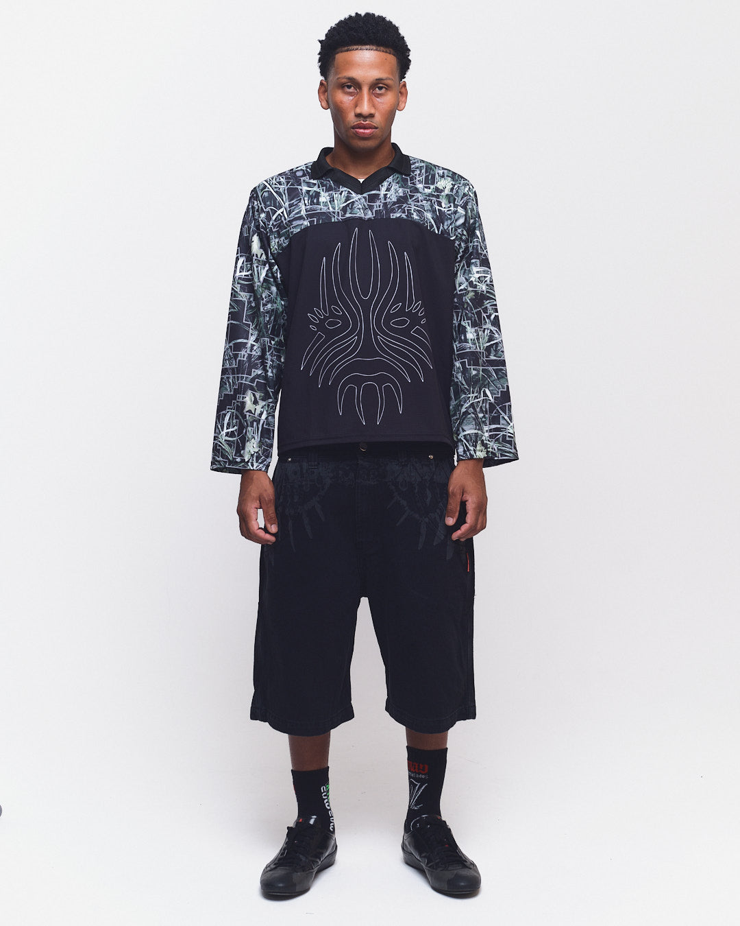 BERMUDA JEANS CURVALÍNEA CINTO TRIBAL