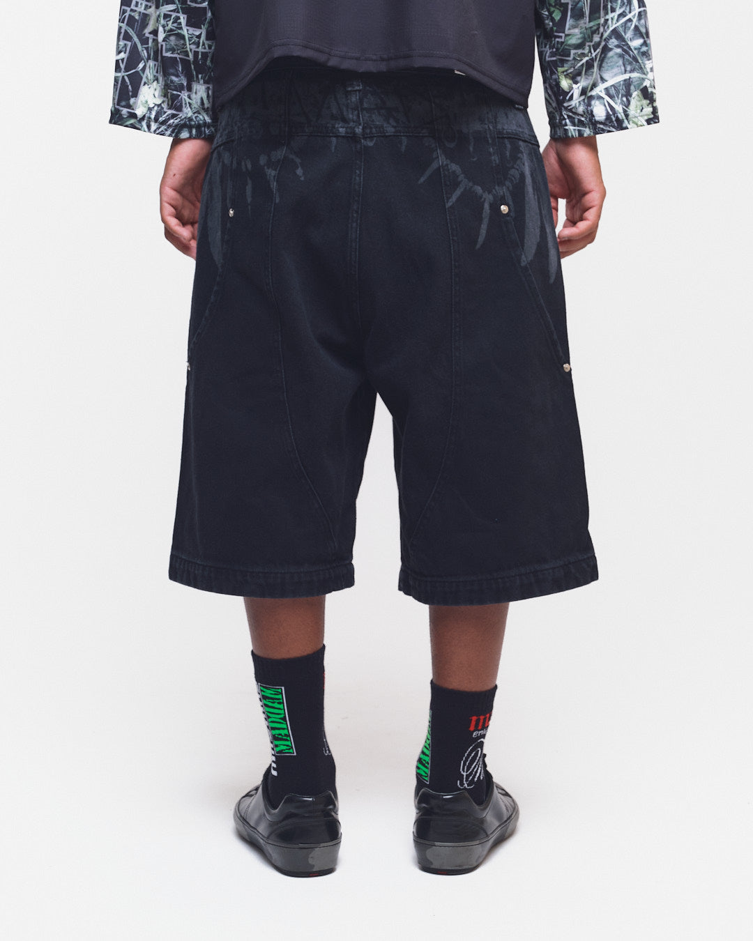 BERMUDA JEANS CURVALÍNEA CINTO TRIBAL