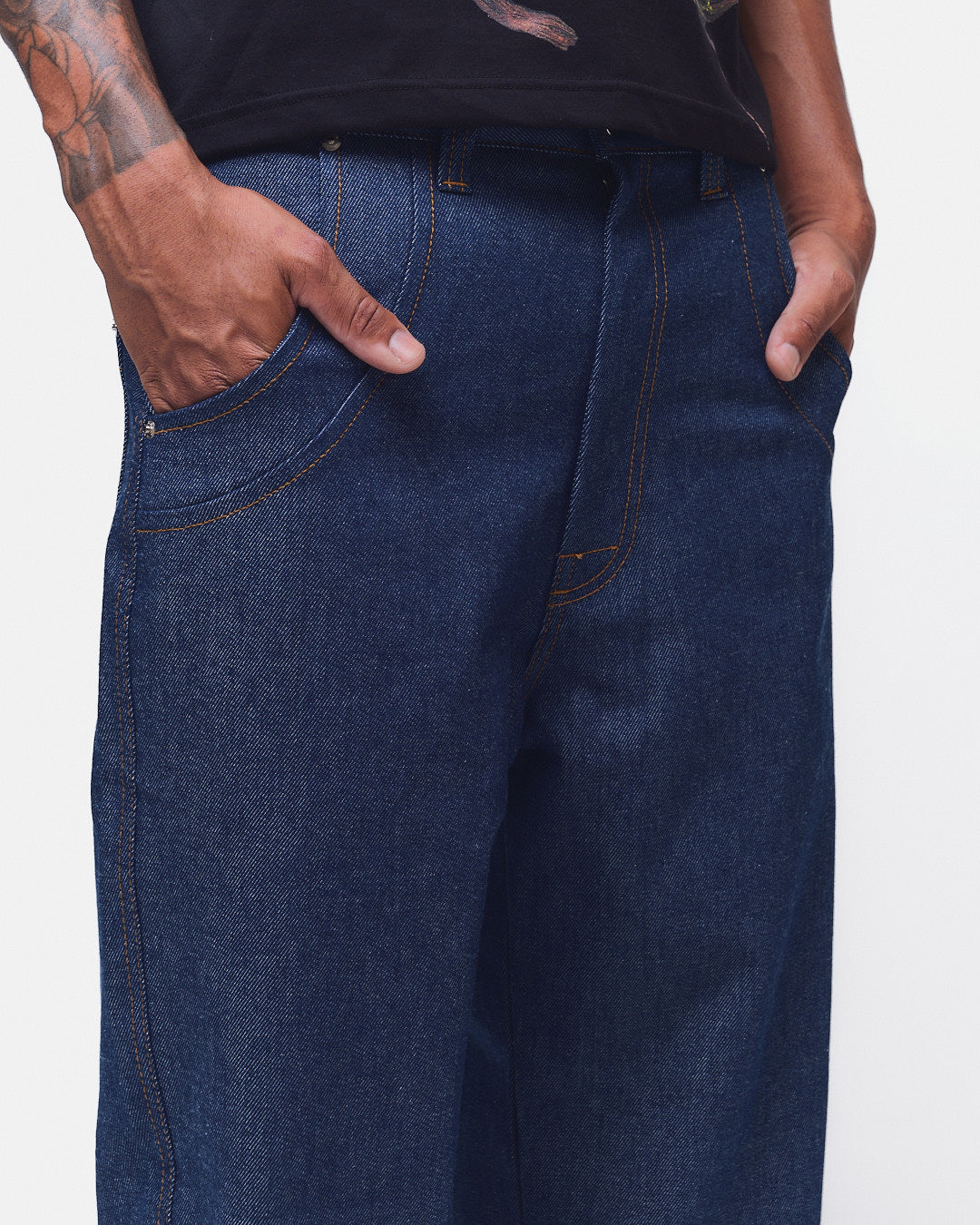 CALÇA JEANS RASGO DENTE DE SABRE