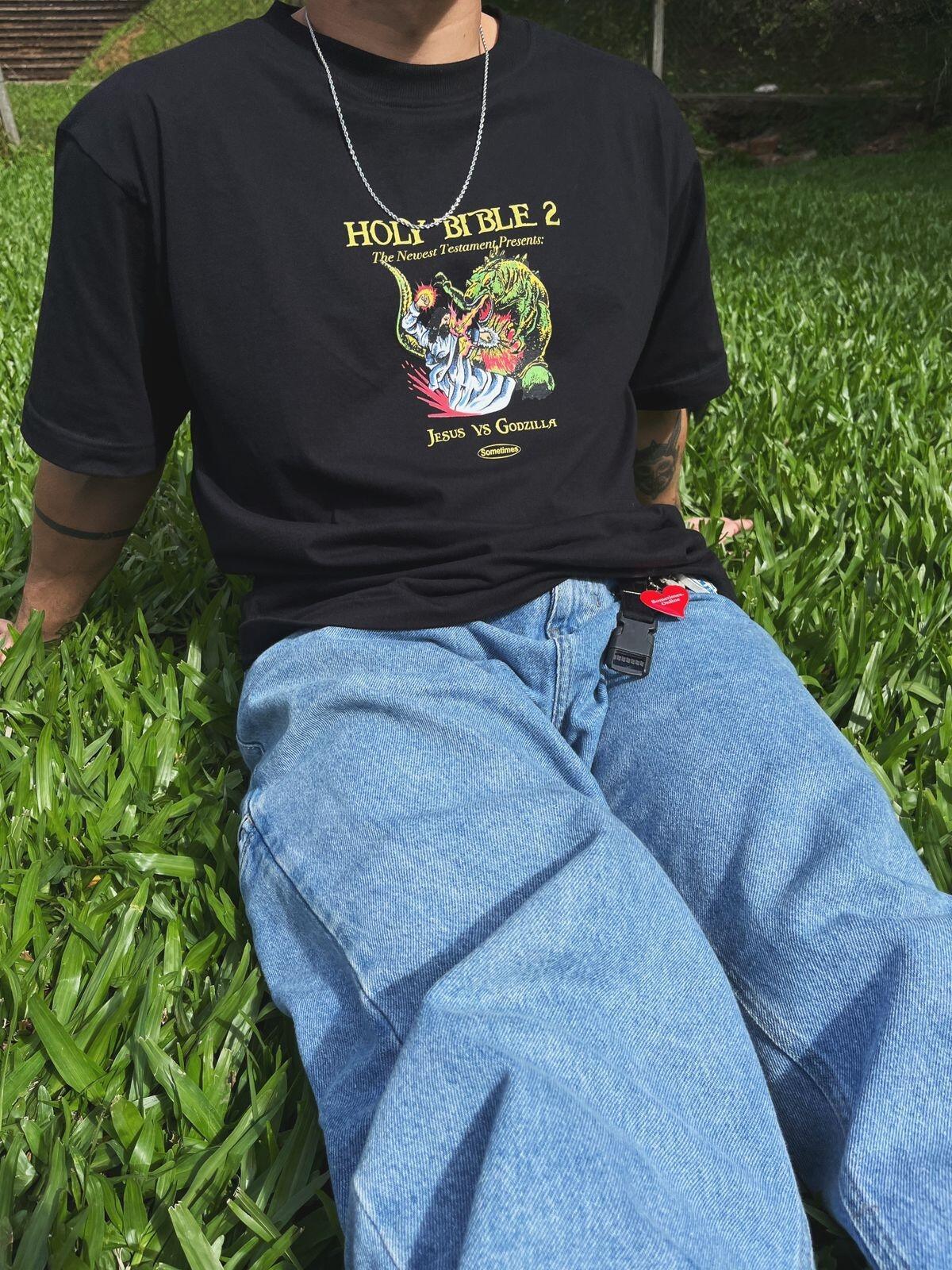 Camiseta Jesus vs Godzilla - Four Street